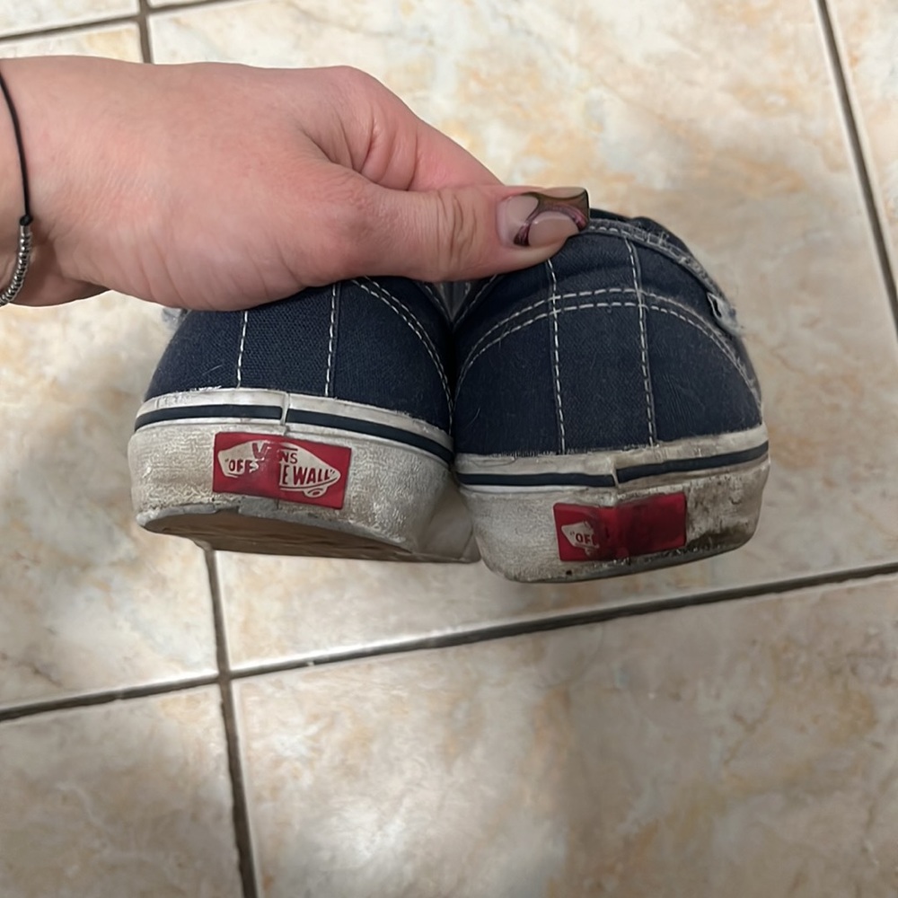 Vans - Picture 3 of 7